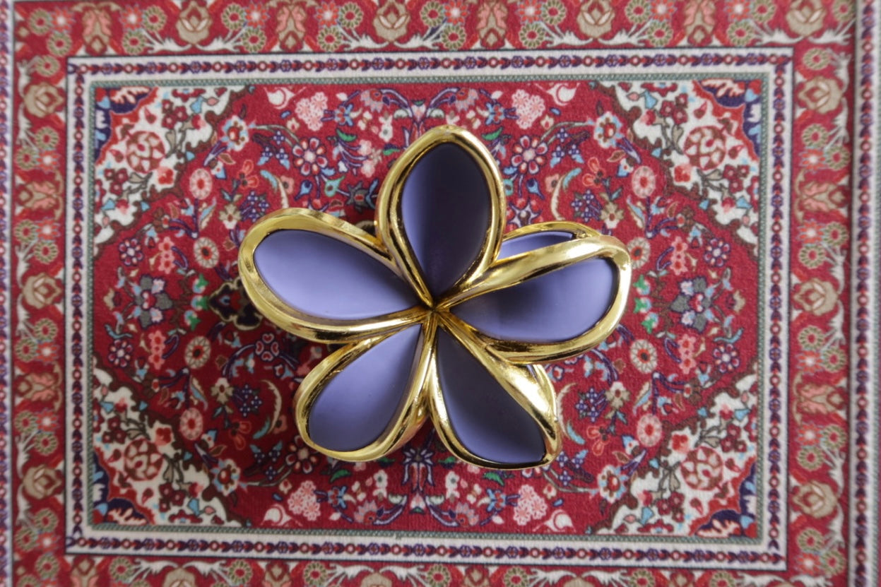 Pince à fleur violette